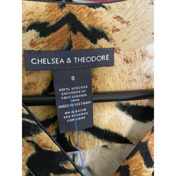 Animal Print Tie Front Blouse Roll Tab Sleeves Woman Size S‎ - Picture 2 of 9